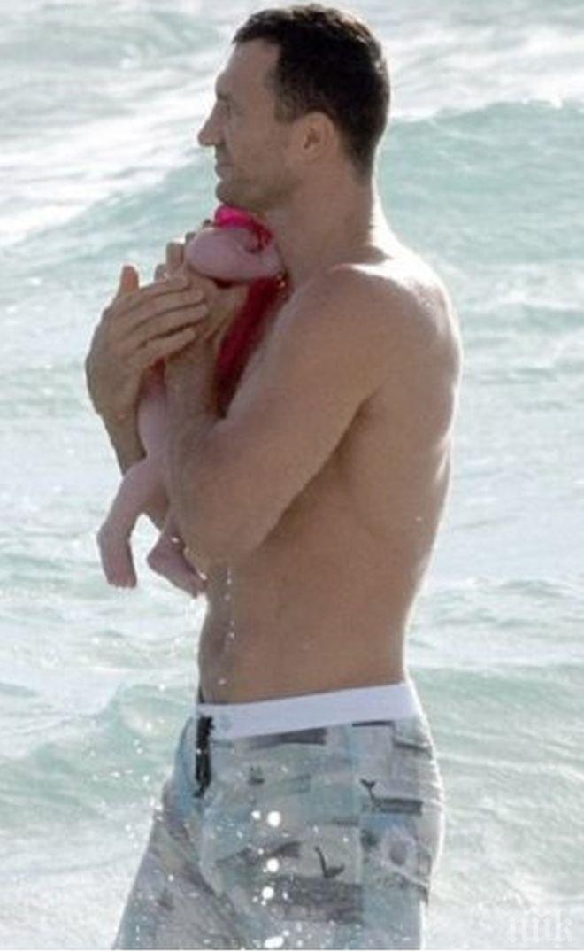 Годеницата на Кличко постъпи в клиника за депресия