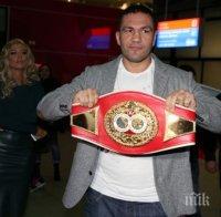 Кобрата показа мускули! В перфектна форма е (снимка)