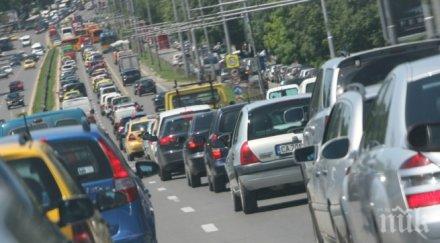 засилен трафикът столицата места образували колони автомобили