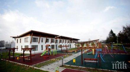 фандъкова реновирането училищните дворове физкултурни салони новите приоритети сферата образованието