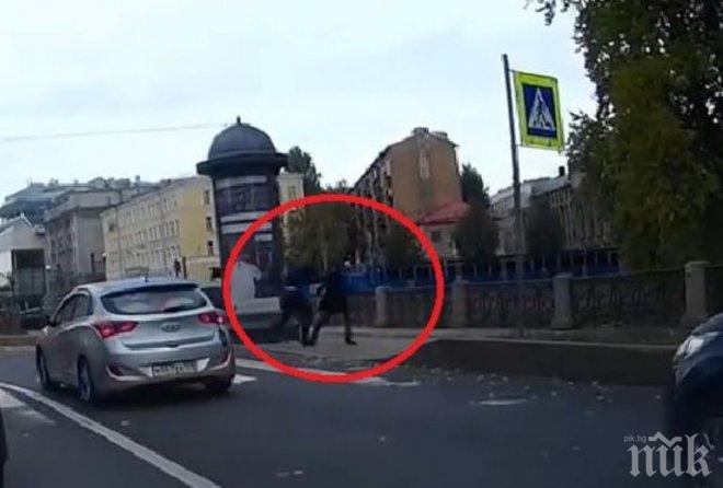 Шофьор побесня! Хвърли пешеходец в канал (видео)
