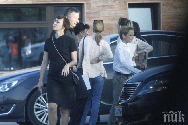 Капитал, дотиран с 6 милиона от Америка за България, върти тираж от 3 300 бройки. Продава 1000