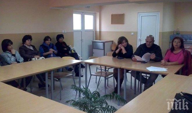 Кандидатът на ГЕРБ за кмет на Пирдоп се срещна с учители от СОУ Саво Савов