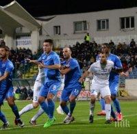 Петима български футболисти играха в мач в Румъния, Златински изгонен