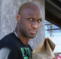 Ламар Одъм дойде в съзнание и проговори