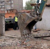 Екшън: Собственик на незаконна постройка скочи с нож на шеф