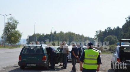 полицаите продължат анонимни пари лични знаци идентификационни номера