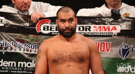 багата защитава пръв път титлата