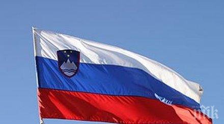 първите бежански автобуси влязоха словения