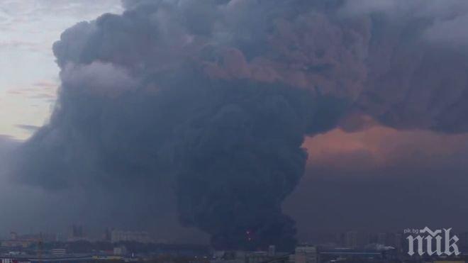 Небето над Сант Петербург изчезна! Кълба дим скриха слънцето (видео)