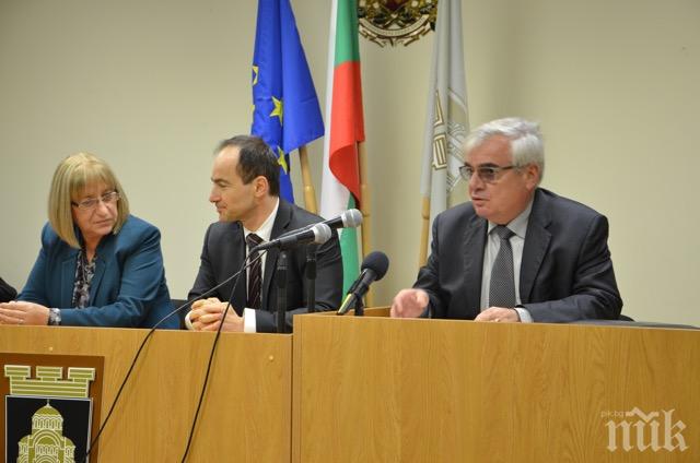 Цецка Цачева домакин на среща с дейци на културата в Плевен
