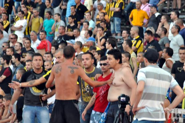 Напрежението в Пловдив расте, фенове на Ботев се биха помежду си