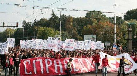 червена вълна софия 2000 армейци протестираха парламента обновена снимки