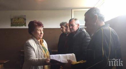 вяра церовска разговаря треньорите детско юношеската школа футболен клуб миньор перник