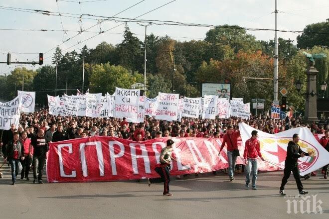 Червена вълна в София! Над 2000 армейци протестираха пред парламента! (обновена и снимки)