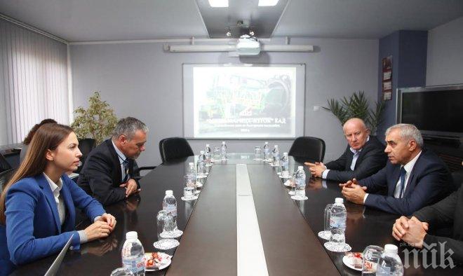 Ева Паунова и Владимир Уручев (ГЕРБ/ЕНП) - първите евродепутати на посещение в „Мини Марица - Изток“