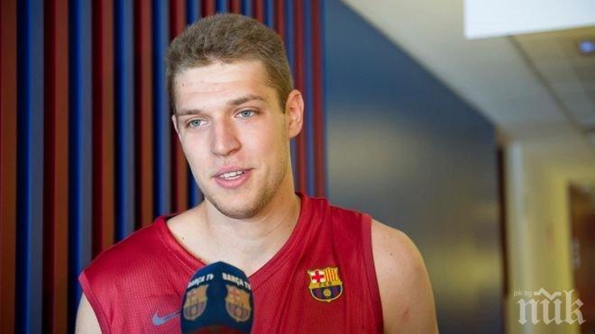Везенков титуляр при победа на Барселона