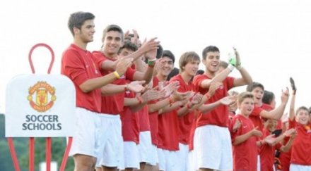 българчета ритат манчестър юнайтед