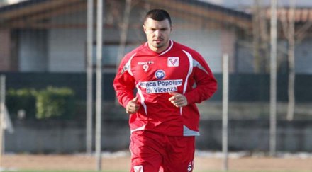 божинов игра без договор виченца