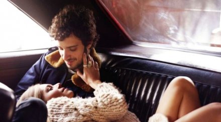 изглежда перфектната жена