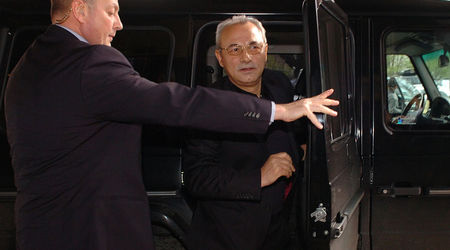 „Ройтерс“: Плашат с пистолет турския лидер в България