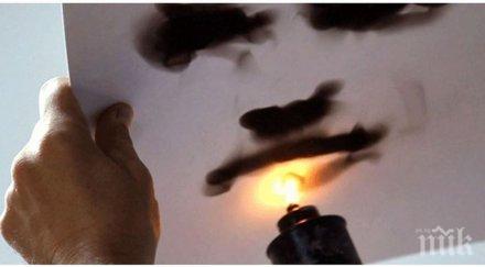 мъж запали лист хартия оказа хора правят