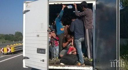 наплив бежанци бургаско спипаха цял конвой автомобили натъпкани нелегални имигранти