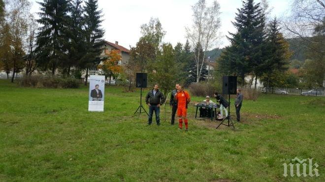 Шоу! Кандидатът за кмет на Пасарел Иван Иванов изигра футболен мач