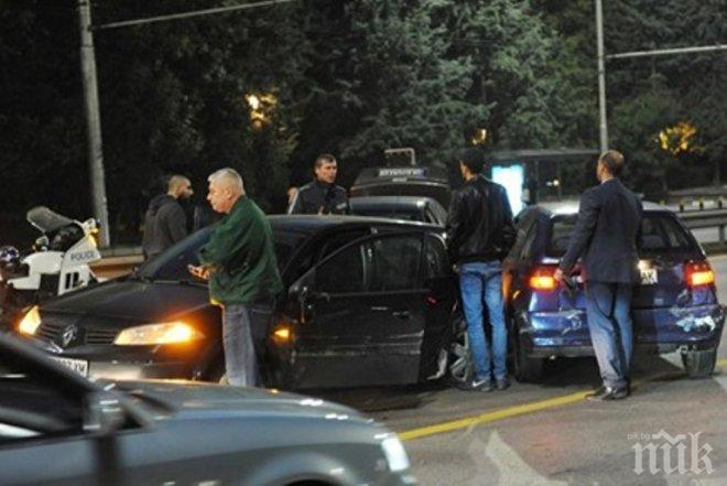 Извънредно! Четири коли се нанизаха на „Цариградско шосе” 
