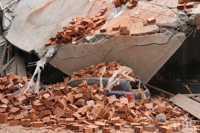 Къщата, паднала в Столипиново, е строена незаконно (снимки)