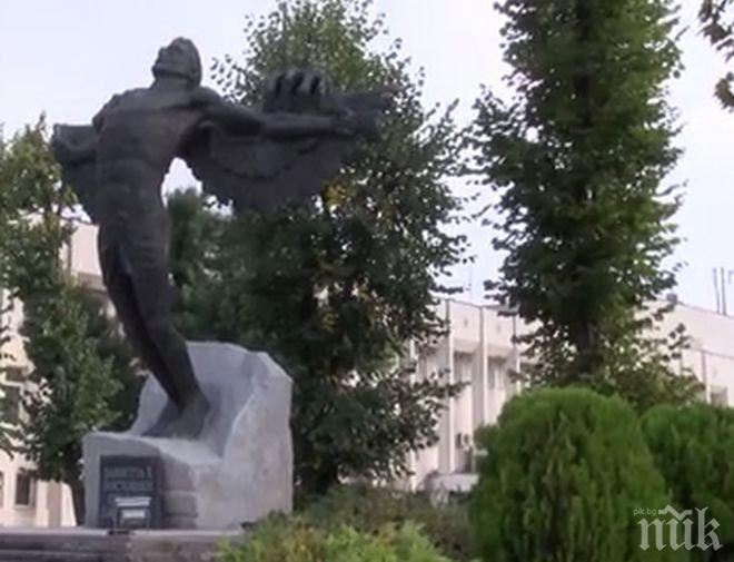 ПИК TV: Паметник на Завистта в центъра на Хасково