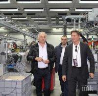 Кольо Милев посети текстилната фабрика „Е. Миролио“
