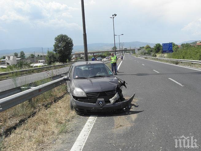 ТИР и кола се удариха на магистрала Струма
