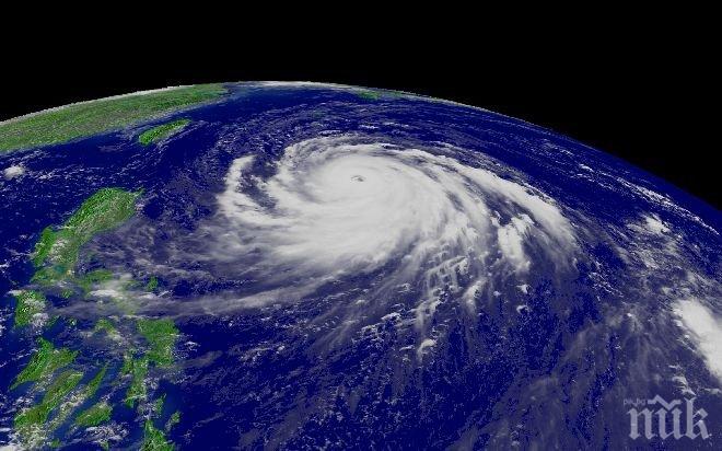Тропическата буря „Патриция“ в Тихия океан прерасна в ураган