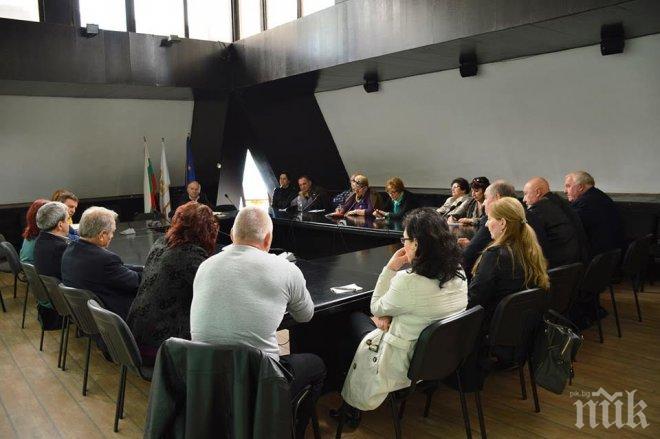 Кандидатът за кмет от ГЕРБ Атанас Камбитов: Изграждаме спортни площадки с изкуствена настилка в двора на всяко училище в Благоевград