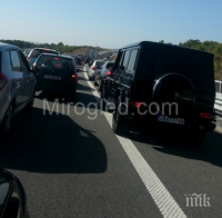 Свлачище затруднява движението на магистрала „Люлин“