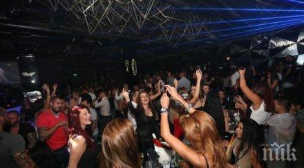 безотговорен баща заведе годишното момиченце клуб пияният родител върлува погледа детето видео