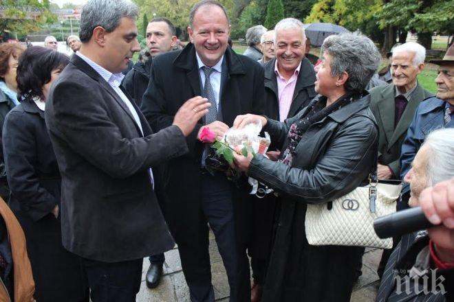 Михаил Миков с пожелание за успех на изборите и шест вида халва в село Брош