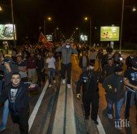 Газ, водни струи и арести в Подгорица