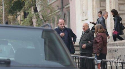 ексклузивно пик радан кънев подивя нерви аватарът костов изпуши цигари минути метна лъскаво волво папарашки снимки