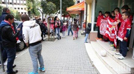 двайсетина фена цска протестират бфс