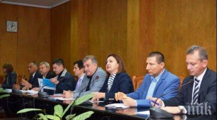 борислав сарафов работи изключително прецизно всички подадени сигнали