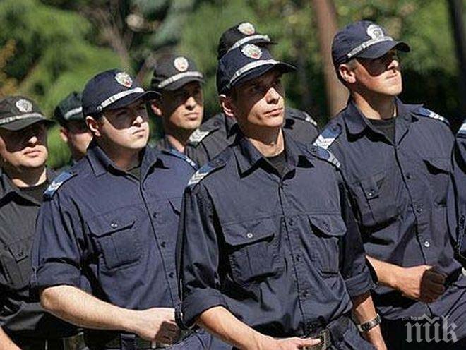 Над 400 полицаи охраняват секциите в Кърджали
