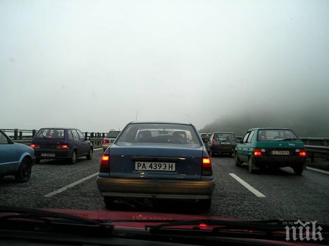 ПЪРВО В ПИК! 14,30 часа: Исторически рекорд за Банкя в Бургас - 86%! 53% от колите в София са в същата посока! Вижте пресни данни за трафика в Пловдив, Варна и други градове