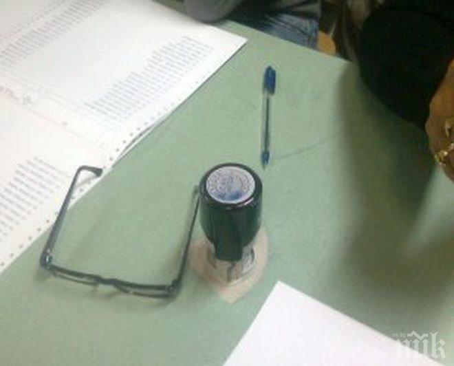 Член на СИК припадна пред плевенската община
