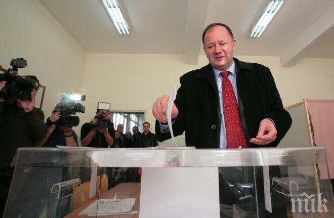 Миков: Гласувах за промяна в София, очаквам да има проблеми при протичането на изборния процес
