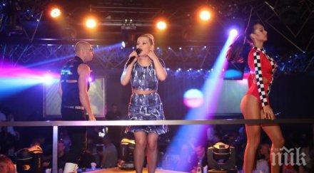 две капки вода деси слава показа майка сестри снимка