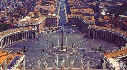 кардинал ветеран счупи бедрената кост докато поздравява папата