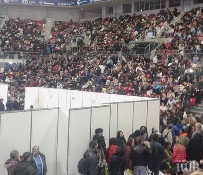 Представители на различни партии са съпричастни, и възмутени пред Арена Армеец