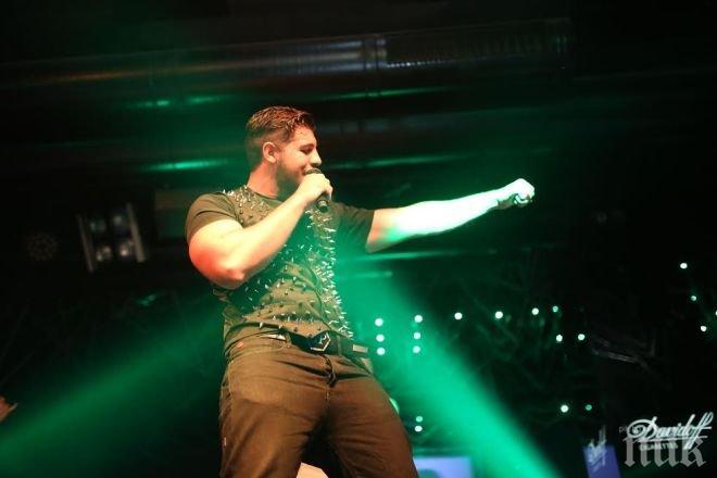 Фики изненада майка си за рождения й ден, вижте как (снимка)